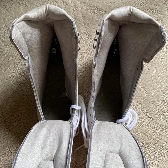 NEW IN BOX Riedell | Flair 910 Ice Skates Size 4 with Eclipse Astra 9 1/4” Blade - Picture 7 of 17